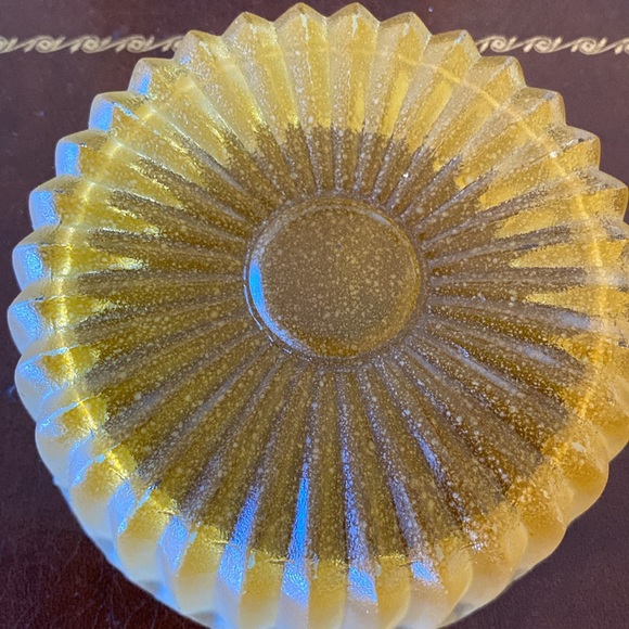 VTG/RARE amber glass lipstick holder/powder dish/trinket box - Picture 3 of 4